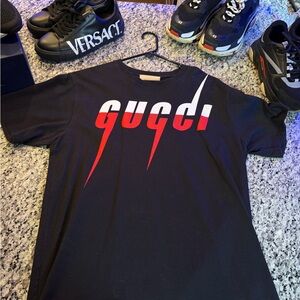 Gucci logo graphic T-shirt (lightning style logo print)